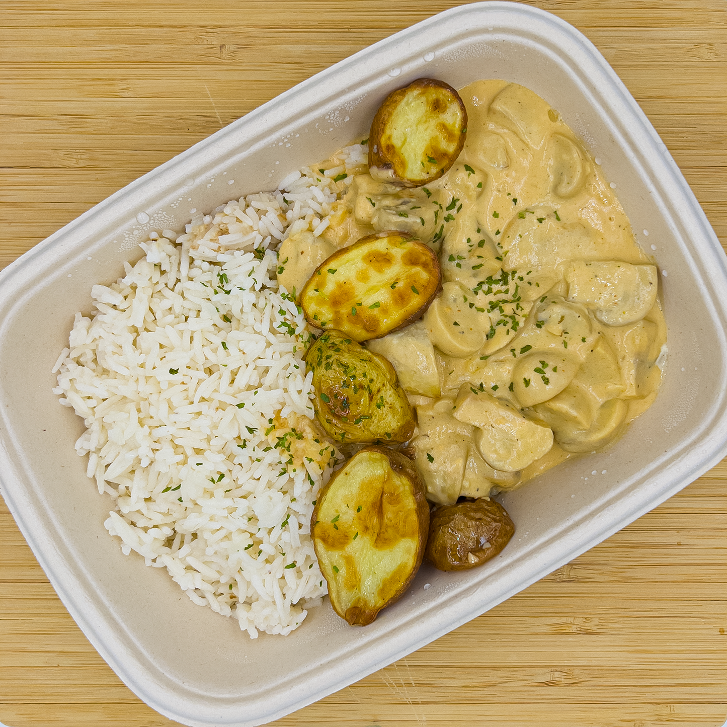 Mushrooms' Stroganoff with garlic potatoes